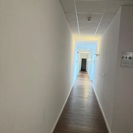 Bitterfelder Strasse 7-9 *